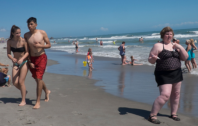 Woman Takes Pictures Of Strangers To Show How The Public Reacts To Overweight People