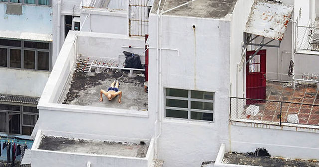 12 Interesting Things This Photographer Captured On The Rooftops of Hong Kong