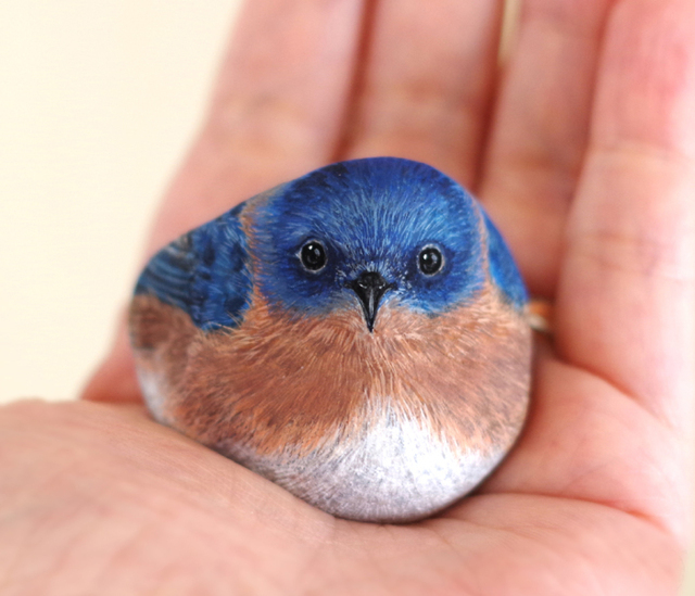 Artist Brings Stones To Life By Realistically Painting Animals On Them