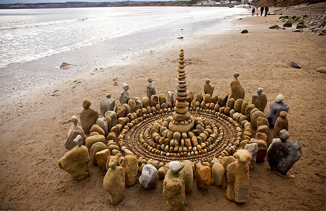 Artist Uses Everything He Finds On The Ground To Create These Temporary Masterpieces