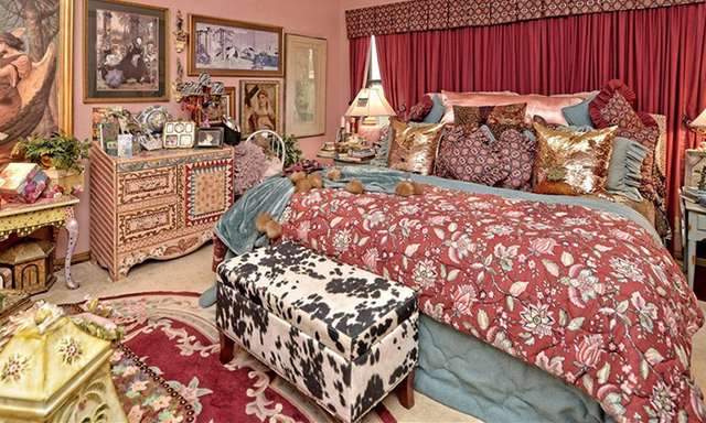 This $400,000 Texas House Might Be The Most Extra House You've Ever Seen