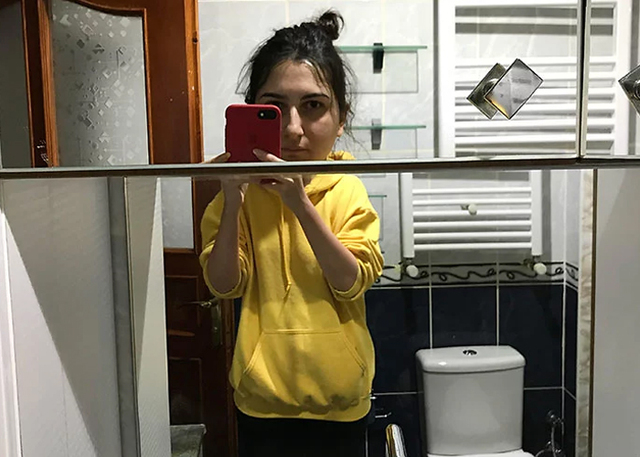 30 Surprisingly Hilarious Bathroom Mirror Designs