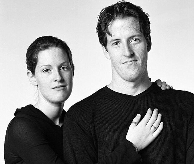 30 Photos Of Strangers That Look Like Twins Taken By Photographer François Brunelle