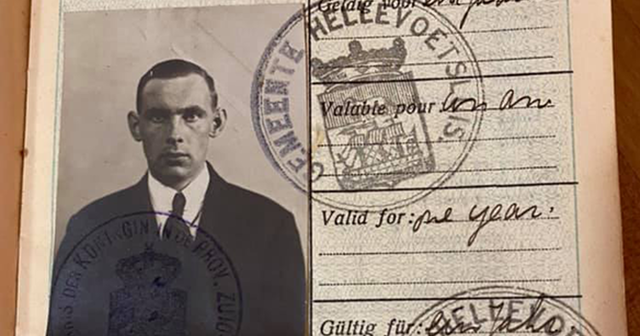 Woman Inherits Her Grandparents' Passports From The 1900s And Shares Them With The World