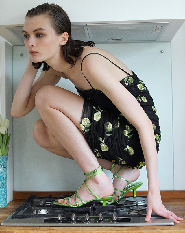 27 Times Online Shoppers Noticed Zara Models Posing In Weird Ways