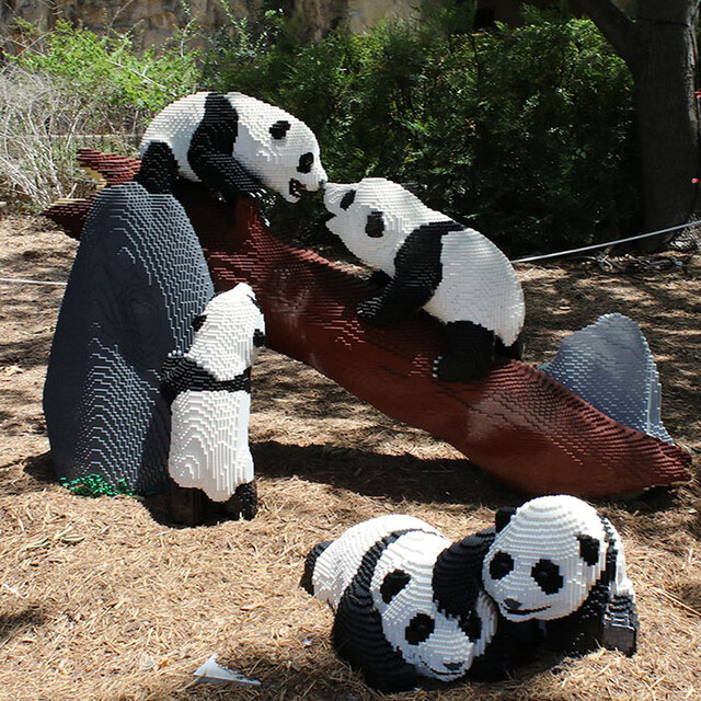 20 Impressive LEGO Sculptures Of Animals That Took Over 3 Million Pieces To Create