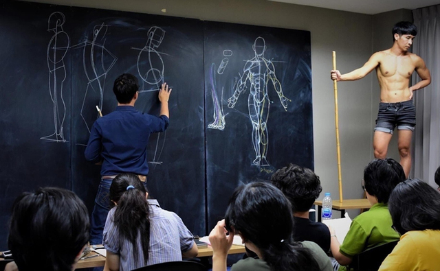 Pictures Of The Way This Thai Teacher Is Teaching Anatomical Drawing Are Going Viral