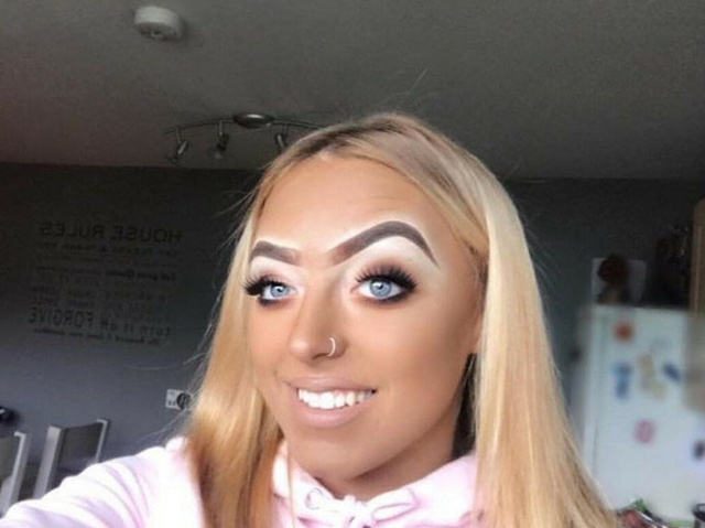 30 Hilarious Makeup Fails Submitted To This Online Group