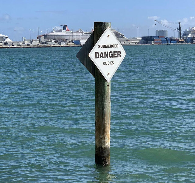 30 Times People Spotted The Most Ridiculous Signs And Just Had To Share (New Pics)