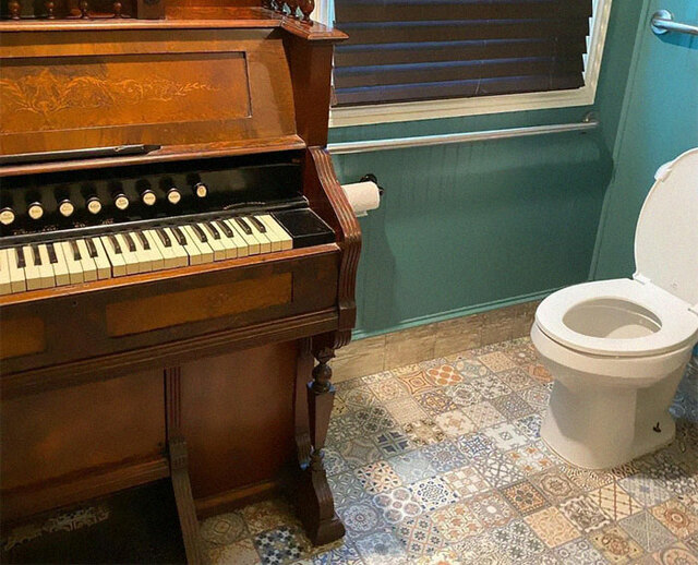 20 Of The Worst Home Designs Shared In The 'That's It, I'm Home Shaming' Online Group