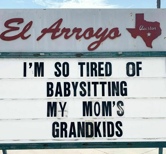 30 Of The Funniest Signs Spotted In Front Of The "El Arroyo" Restaurant