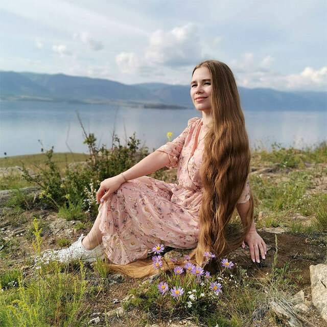 28 Year Old Russian Woman Shows Off Her Ankle-Length Hair That She Has Been Growing For 23 Years (15 Pics)