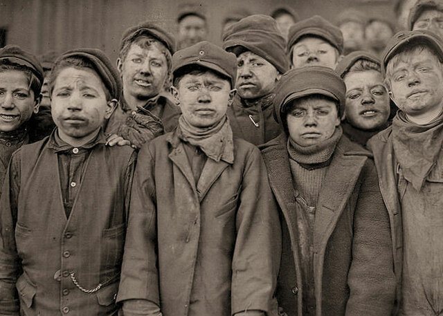 30 Creepy Pictures Captured Throughout History, Shared In This Online Group