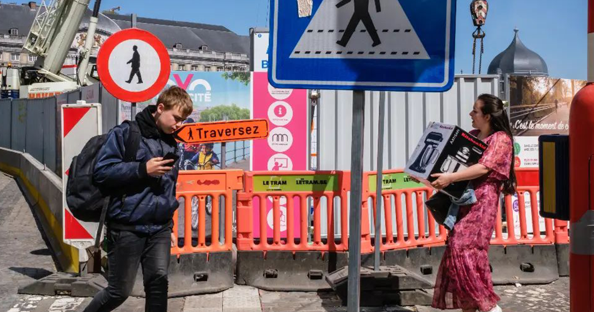 20 Brilliant Photos By Jeffrey De Keyser That Might Give You An Interesting Perspective On "The Absurd Human Condition"