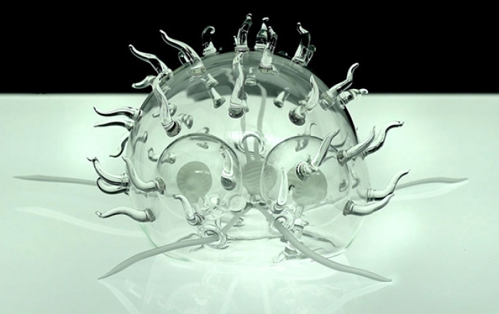 glass-sculptures-of-viruses-luke-jerram-2-1