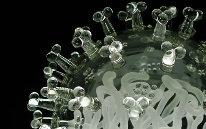glass-sculptures-of-viruses-luke-jerram-5-1