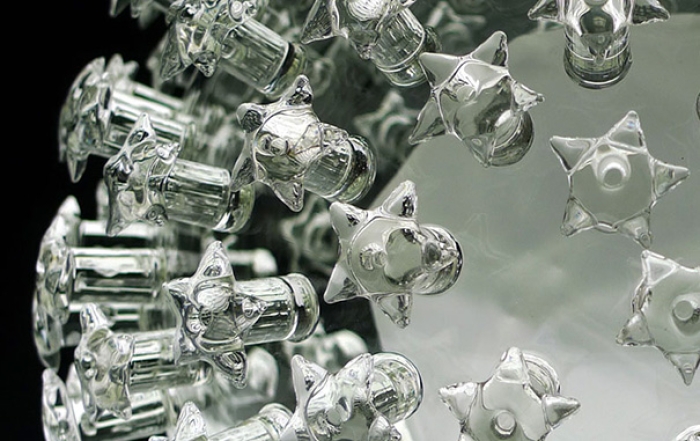 glass-sculptures-of-viruses-luke-jerram-12-1