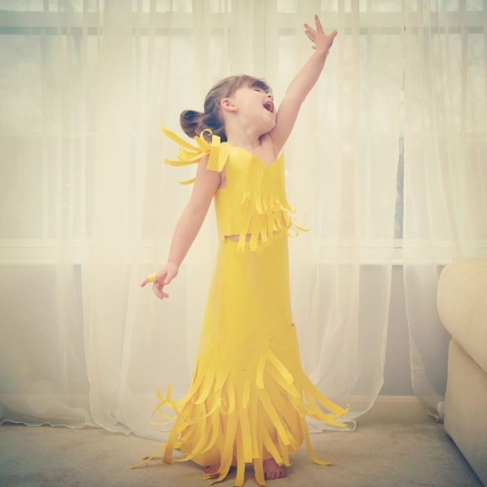 4-year-old-girl-paper-dresses-2sisters-angie-mayhem-1