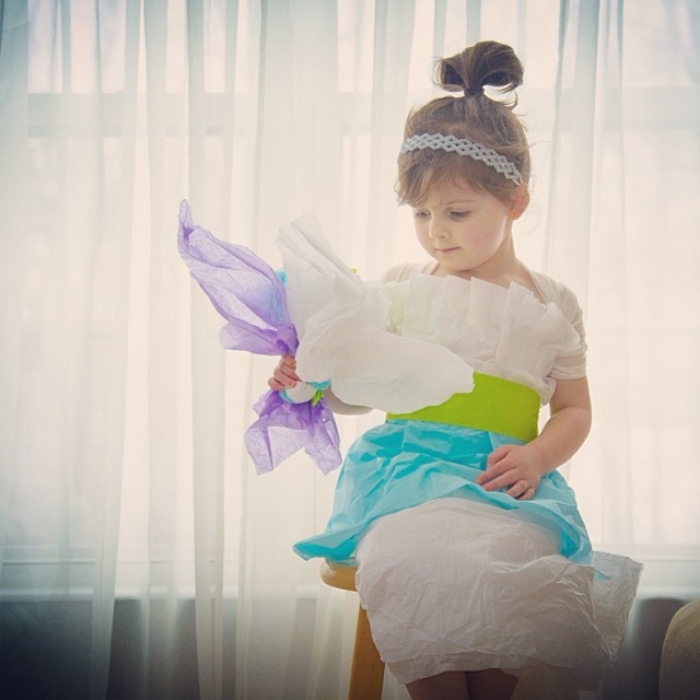 4-year-old-girl-paper-dresses-2sisters-angie-mayhem-4