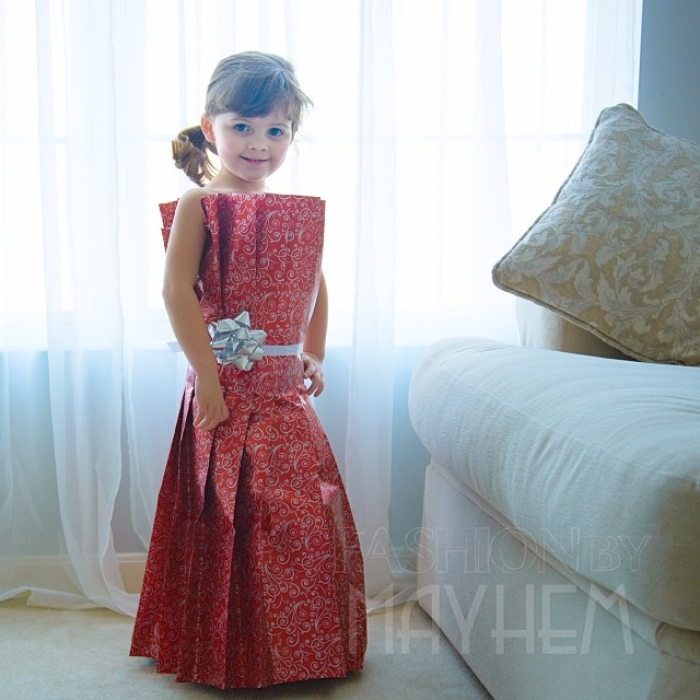 4-year-old-girl-paper-dresses-2sisters-angie-mayhem-6