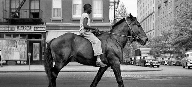 Almost Lost 1950-60s Street Photos Of NYC And Chicago By Vivian Maier