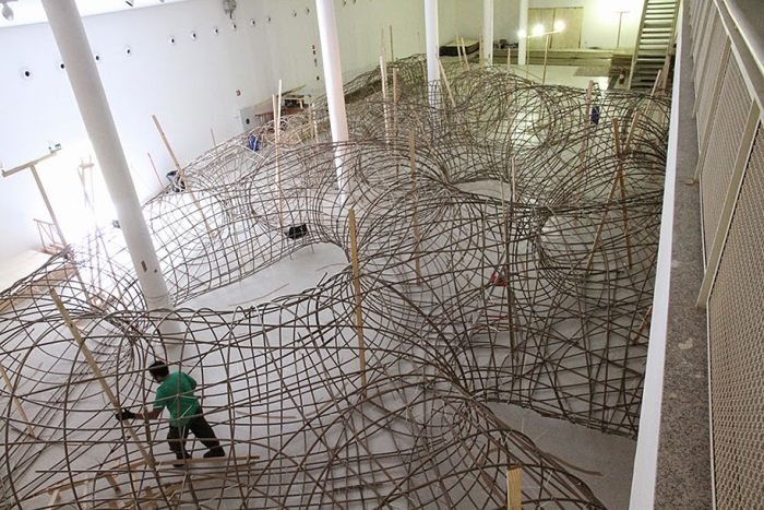 wood-tunnels-art-installation-henrique-oliveira-11