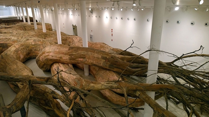 wood-tunnels-art-installation-henrique-oliveira-9