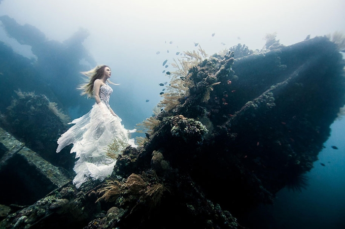 underwater-photography-shipwreck-bali-benjamin-von-wong-6