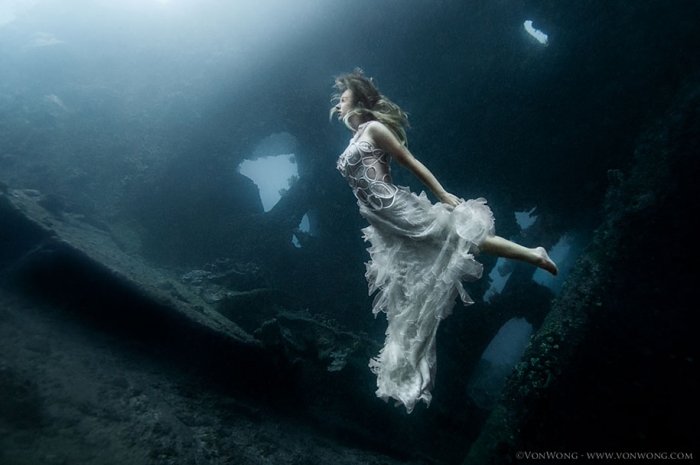 underwater-photography-shipwreck-bali-benjamin-von-wong-4