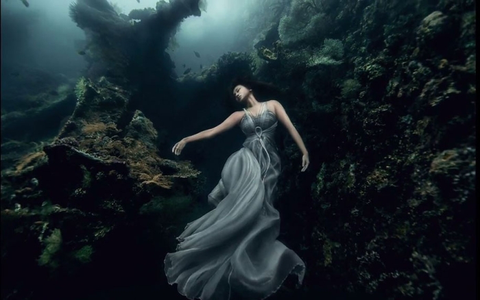 underwater-photography-shipwreck-bali-benjamin-von-wong-1