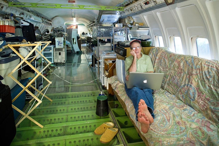 old-boeing-727-recycled-plane-home-bruce-campbell-12