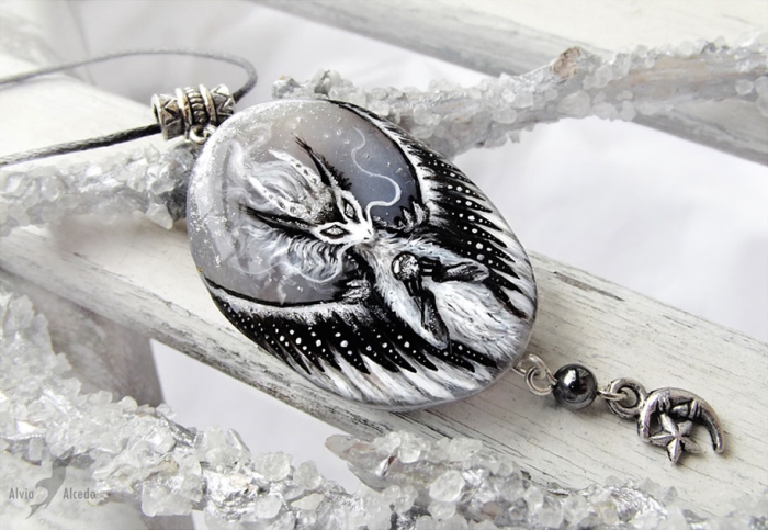 fantasy-creatures-stone-painting-necklaces-alvia-alcedo-6