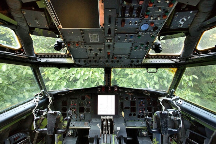 old-boeing-727-recycled-plane-home-bruce-campbell-8