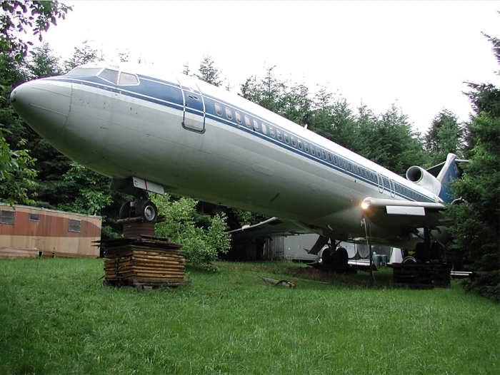 old-boeing-727-recycled-plane-home-bruce-campbell-17