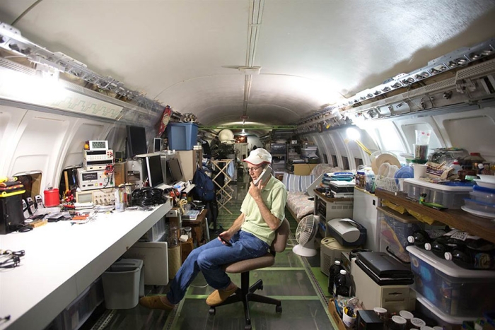 old-boeing-727-recycled-plane-home-bruce-campbell-9