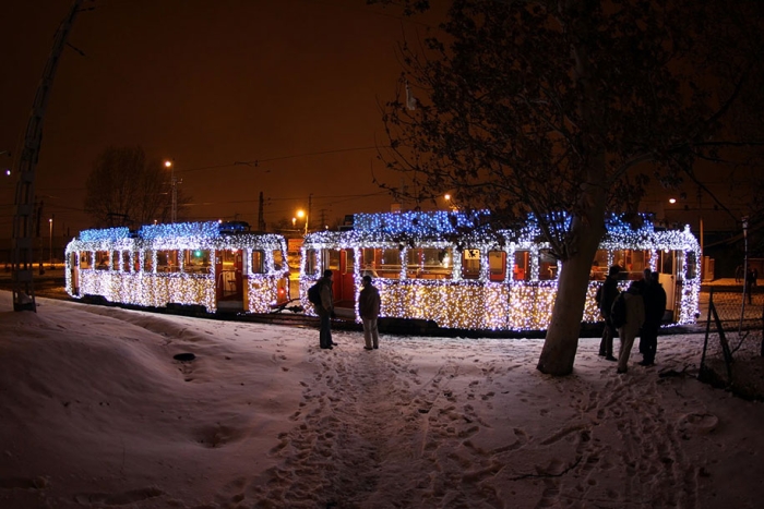 christmas-tram-budapest-led-lights-long-exposure-1