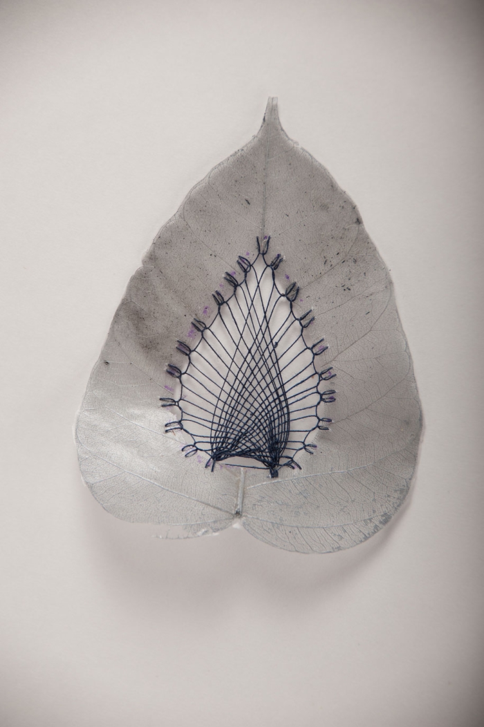 embroidery-art-stitched-leaves-hillary-fayle-1