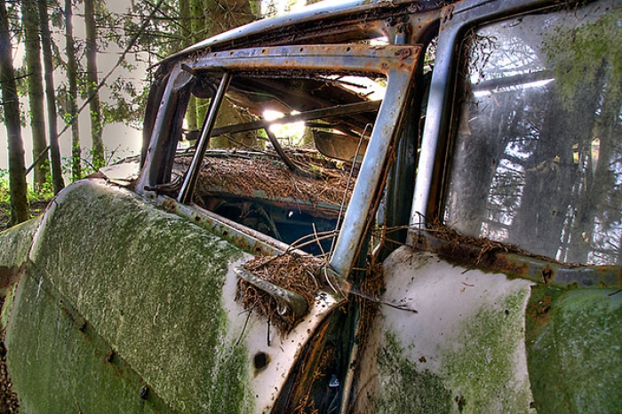 chatillon-car-graveyard-abandoned-cars-vehicle-cemetery-12