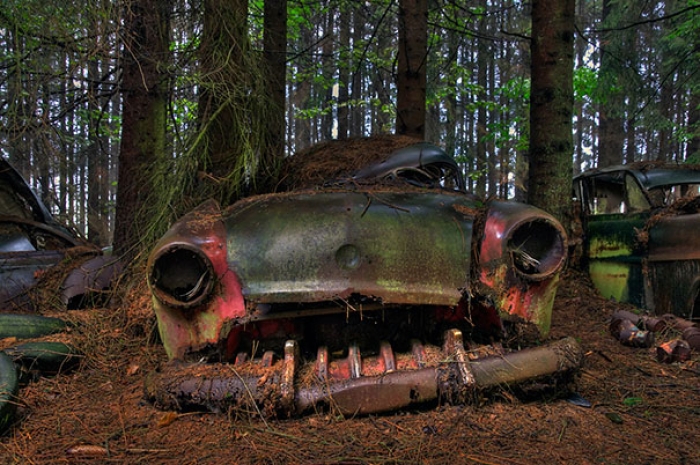 chatillon-car-graveyard-abandoned-cars-vehicle-cemetery-rosanne-de-lange-7