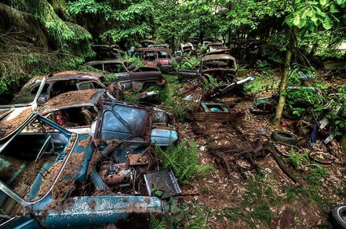 chatillon-car-graveyard-abandoned-cars-vehicle-cemetery-11