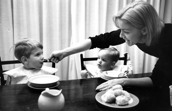 mothers-childhood-photography-family-ken-heyman-3