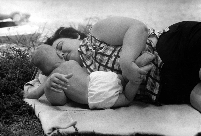 mothers-childhood-photography-family-ken-heyman-7