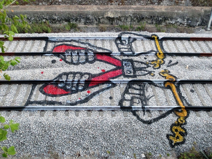 train-tracks-railway-portugal-street-art-artur-bordalo-7