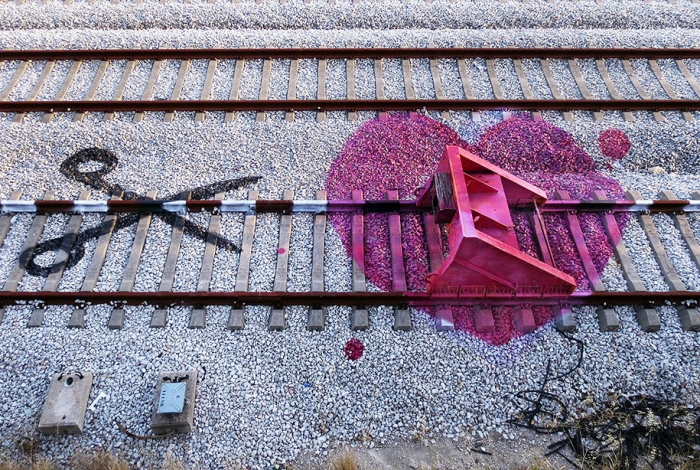 train-tracks-railway-portugal-street-art-artur-bordalo-3