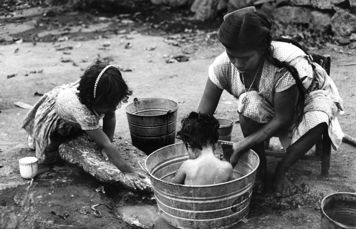 mothers-childhood-photography-family-ken-heyman-15