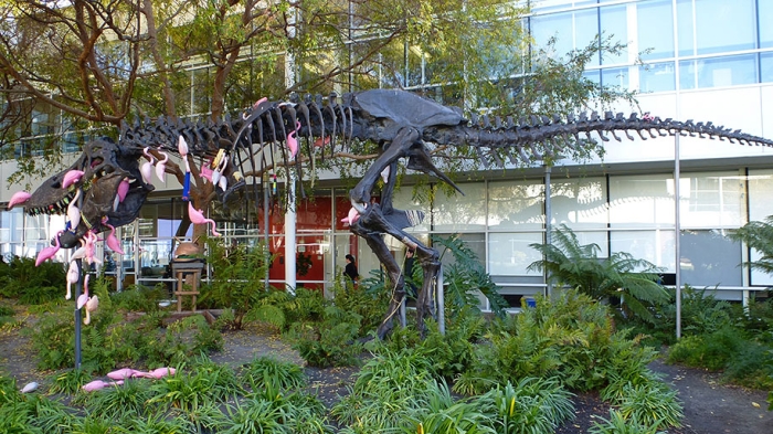 google-campus-dinosaur-stan-flamingos-5