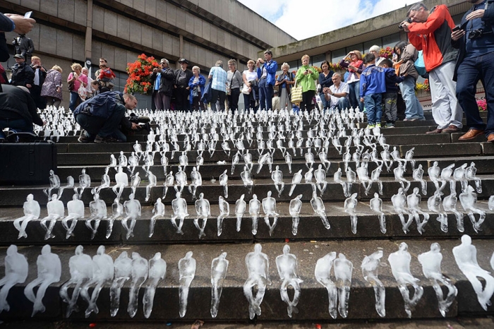 first-world-war-commemoration-ice-sculptures-birmingham-nele-azevedo-6