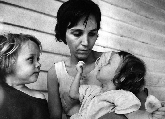 mothers-childhood-photography-family-ken-heyman-20
