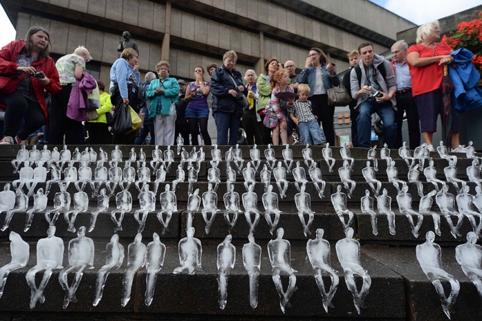 first-world-war-commemoration-ice-sculptures-birmingham-nele-azevedo-7