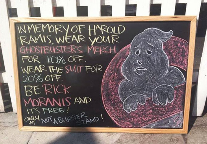 funny-chalk-board-drawings-not-a-burger-stand-20
